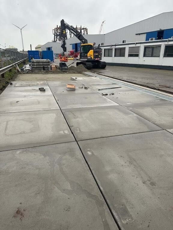 Nieuw aangelegde was / tankplaats