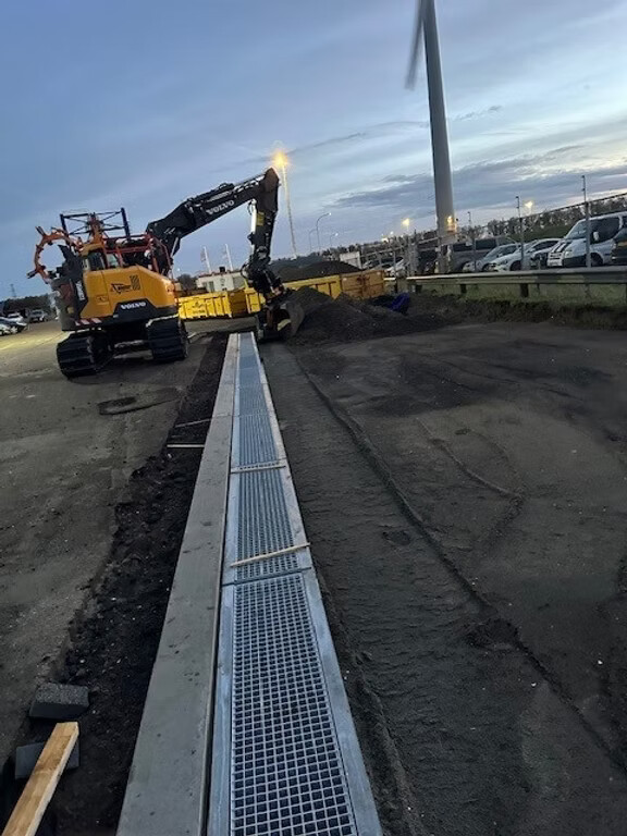 Nieuw aangelegde was / tankplaats