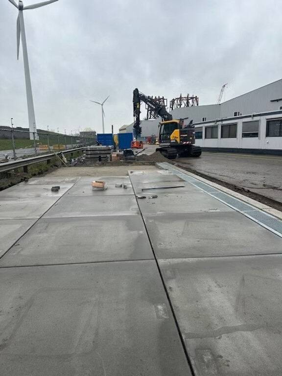 Nieuw aangelegde was / tankplaats