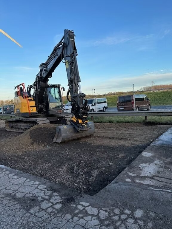 Nieuw aangelegde was / tankplaats